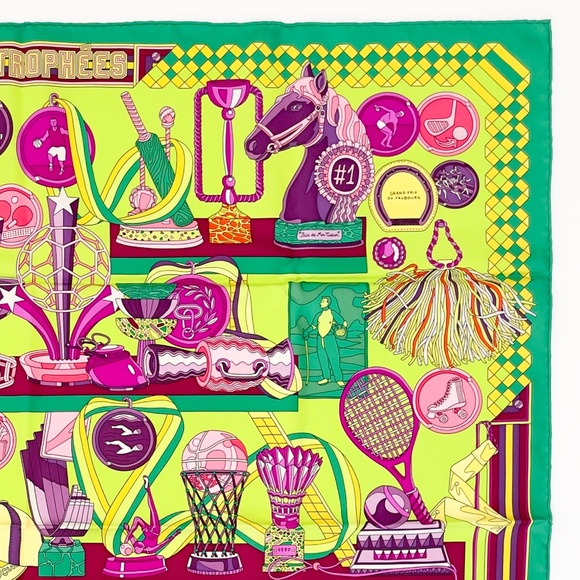 NWT Hermes Scarf Carré 90 "Les Trophées" in Green/Purple - Picture 8 of 10